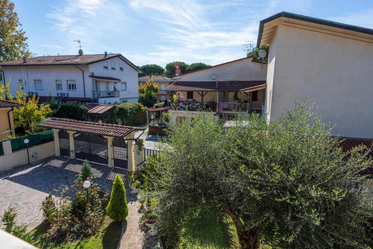 Appartamento Residenza Tirrenia Marina di Massa Esterno foto